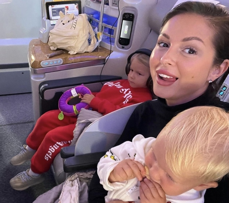 Нюша со своими детьми