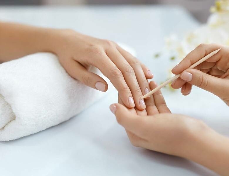 Пилочный маникюр