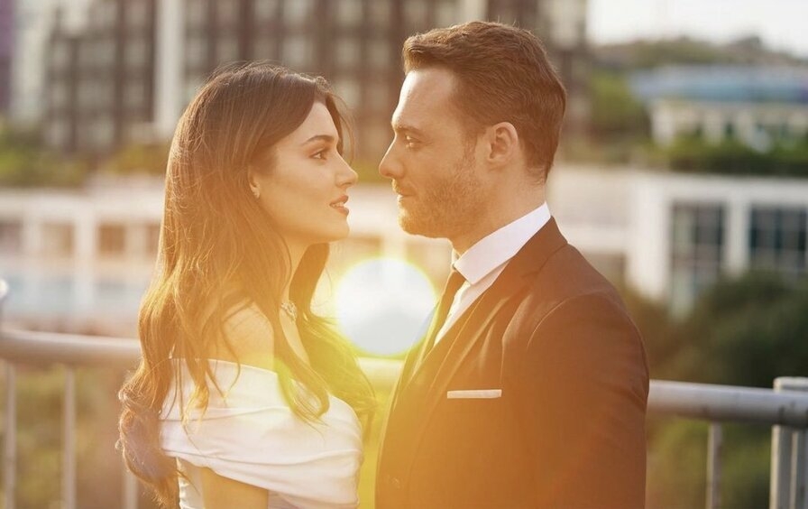 Ханде Эрчел и Керем Бюрсин