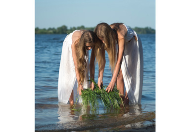 Встречаем июль: праздник Ивана Купалы, волшебное веретено и времена года