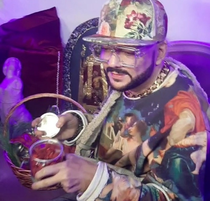 Филипп Киркоров с подарками