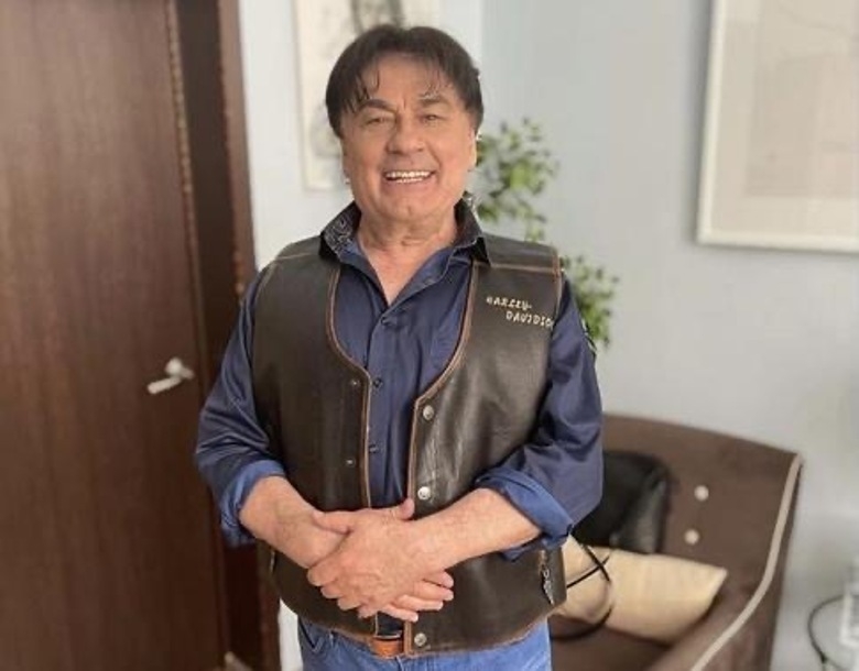 Александр Серов