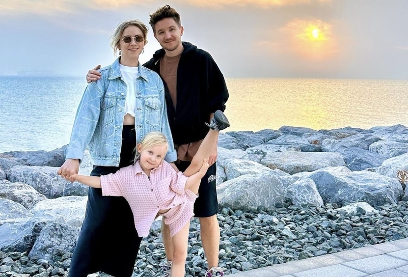 Елена и Денис Кукояки с дочкой Василисой