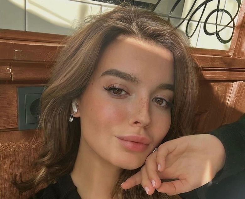 Александра Стриженова