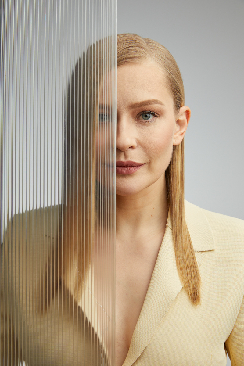 Стиль: Джиргал Санжиева, Макияж: Кирилл Шабалин, Прически: Мария Родкина, Ассистент фотографа: Дмитрий Пилатов, Ретушь: Алика Лукьянчикова