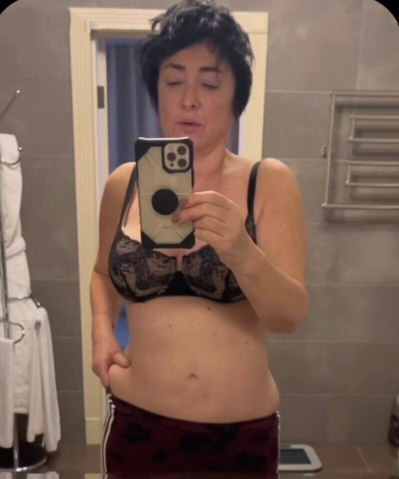 Певица показала свою фигуру без прикрас