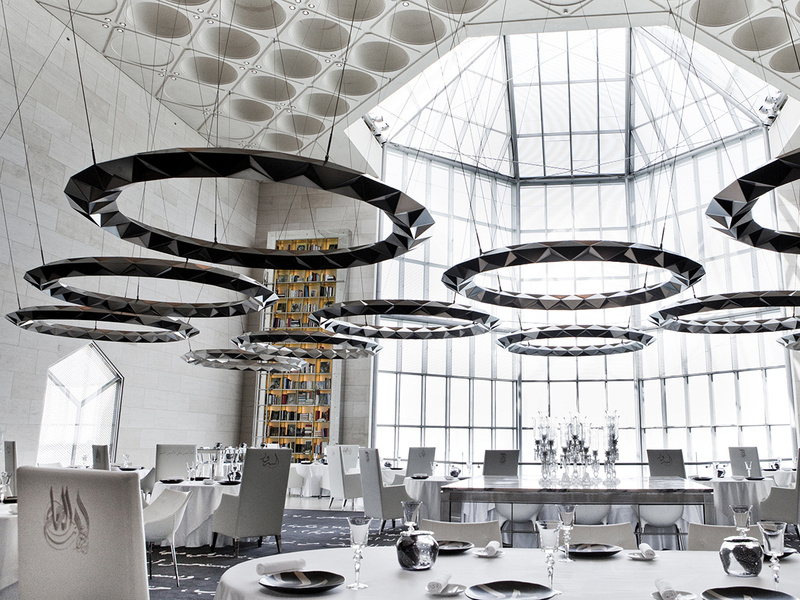 Ресторан IDAM одного из самых титулованных шеф-поваров мира Алена Дюкасса расположился на четвертом этаже катарского Музея исламского искусства
