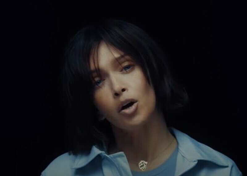 Певица изменила прическу