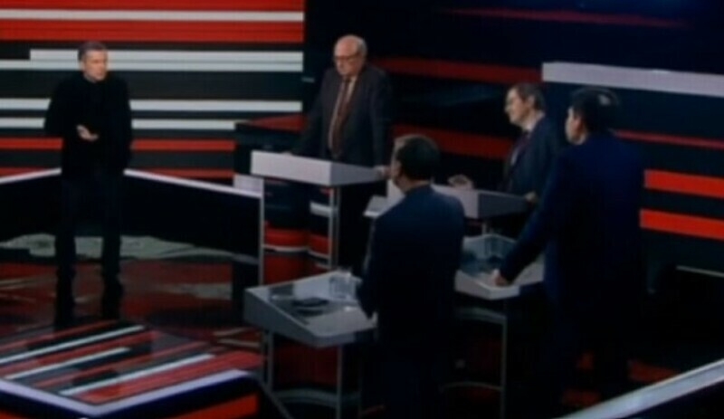 Андрей Карнеев упал в обморок в прямом эфире