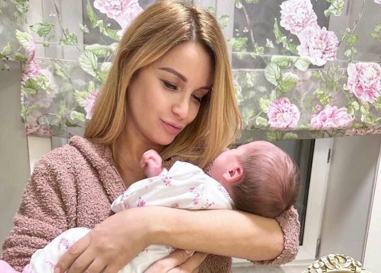 ОЛЬГА ОРЛОВА С ДОЧЕРЬЮ АННОЙ