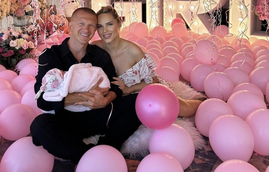 Ханна вместе с Пашу и новорожденной дочкой