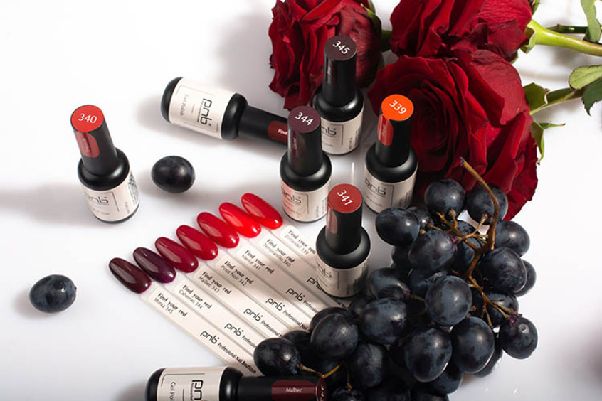 50 оттенков красного: изучаем самый модный цвет маникюра весны−2023