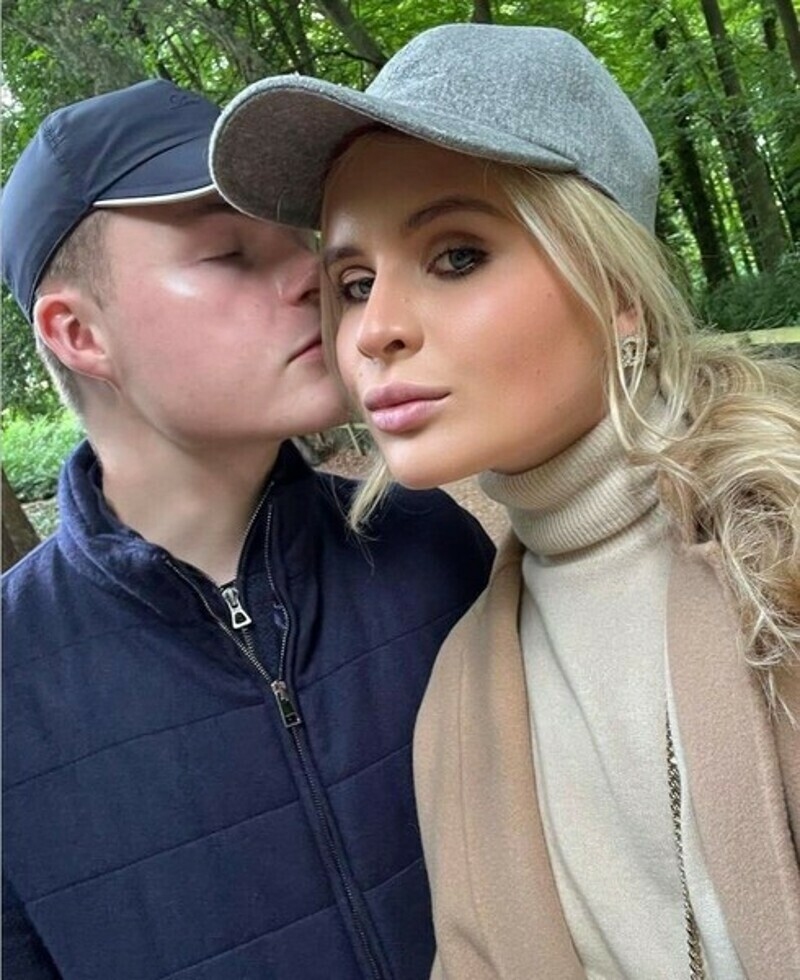 Устинья с женихом Заком