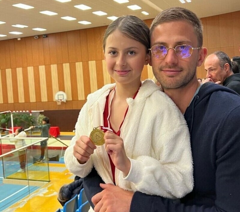 Звезда показала Алекса Смерфита, который борется с болезнью Лайма