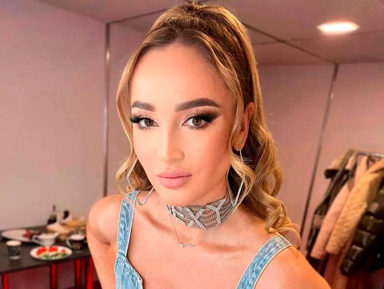 Бузова показала округлившийся животик: «Счастье внутри меня»