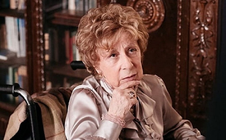 Лия Ахеджакова