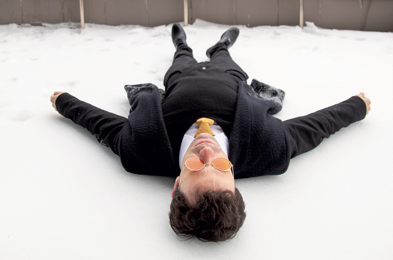 У Артема второй разряд повара-кондитера, периодически он радует близких своими блюдами. а еще он увлекается спортом, на съемках некоторые трюки выполняет сам