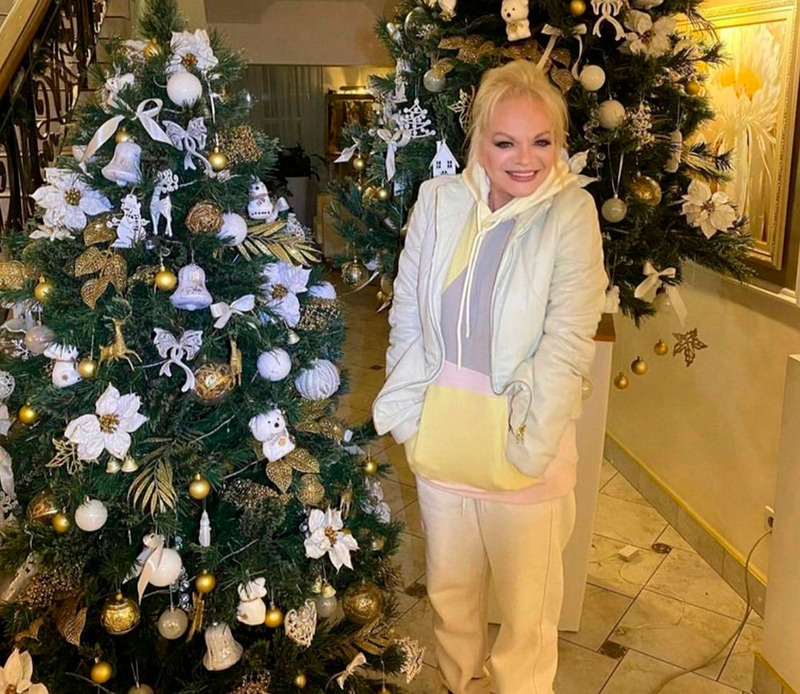 "Наряды зрелой женщины должны отличаться от образов наивной школьницы"