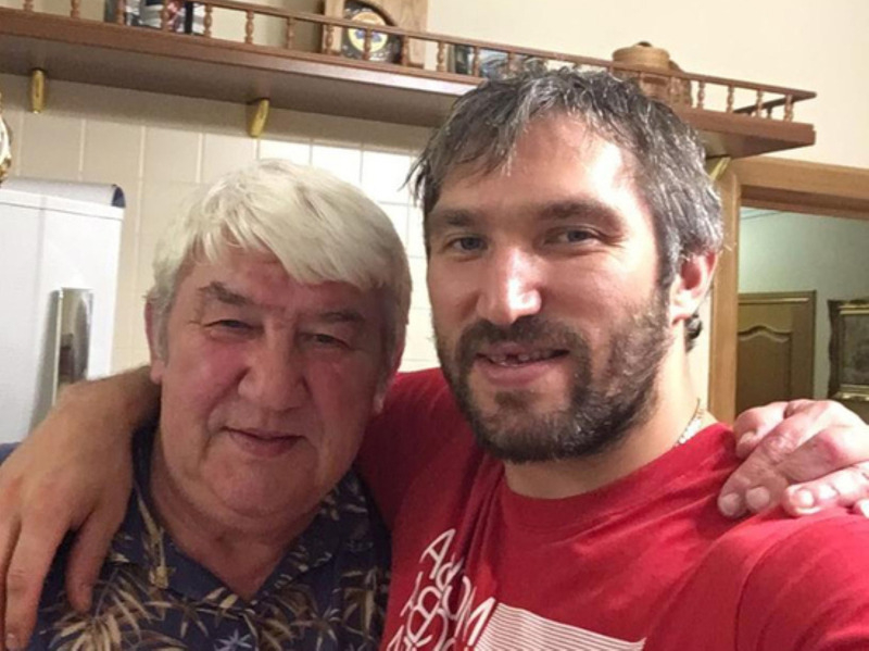 Александр Овечкин с отцом