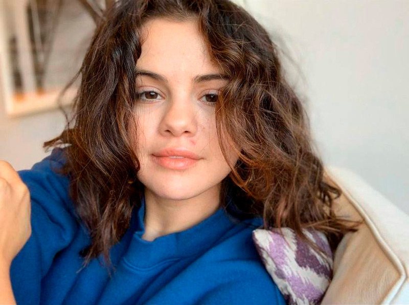 Поклонники оценили смелые фото Гомес