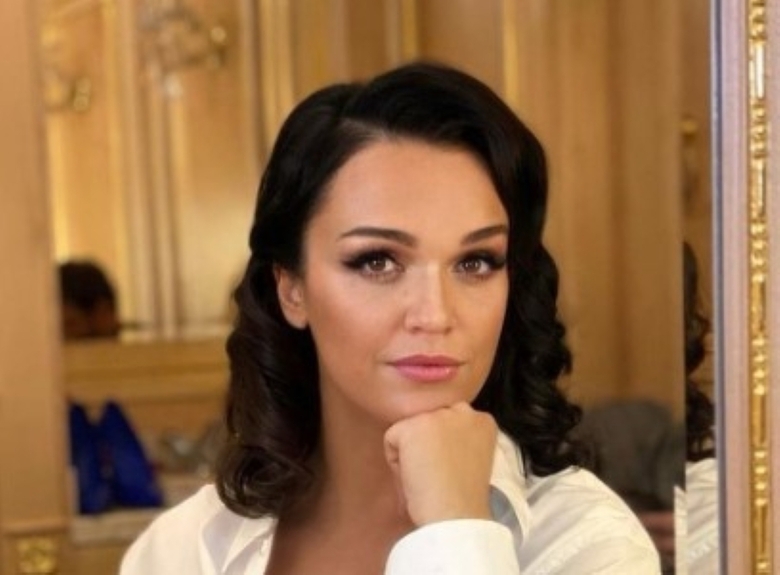 Певица Слава