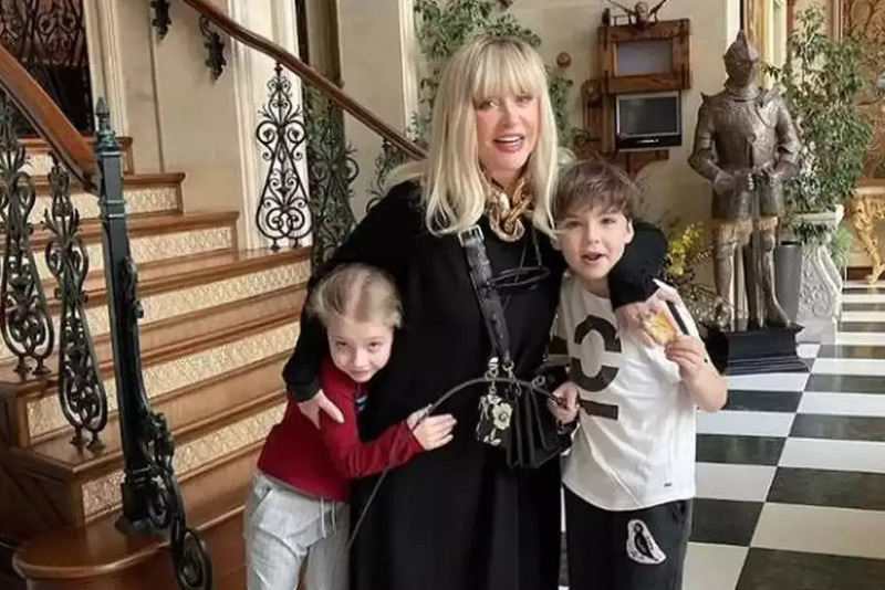 Алла Пугачева с детьми