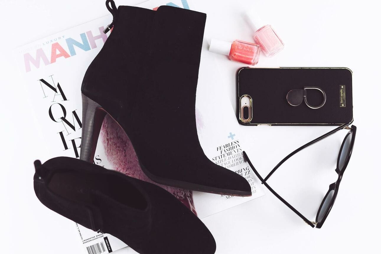 обращайте внимание на набойки и швы