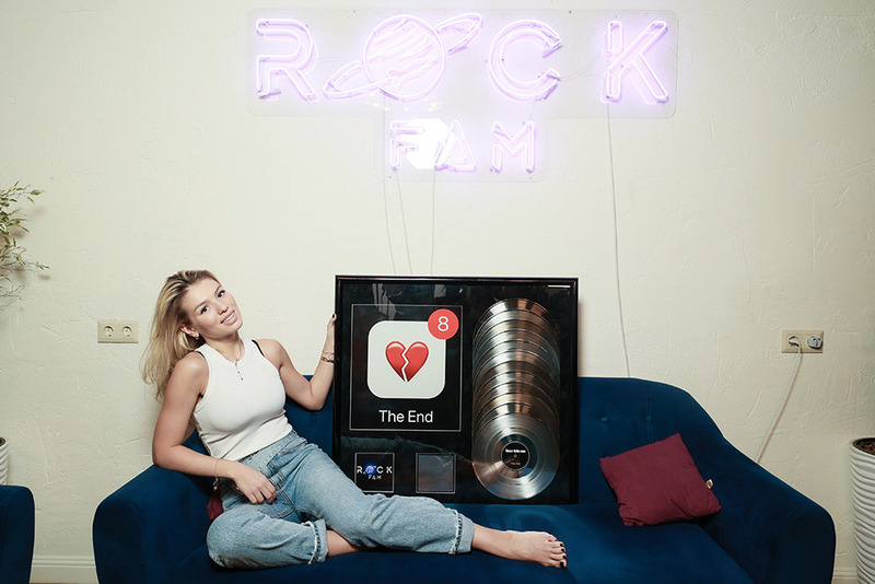 Люся Чеботина стала обладателем 12 платиновых пластинок