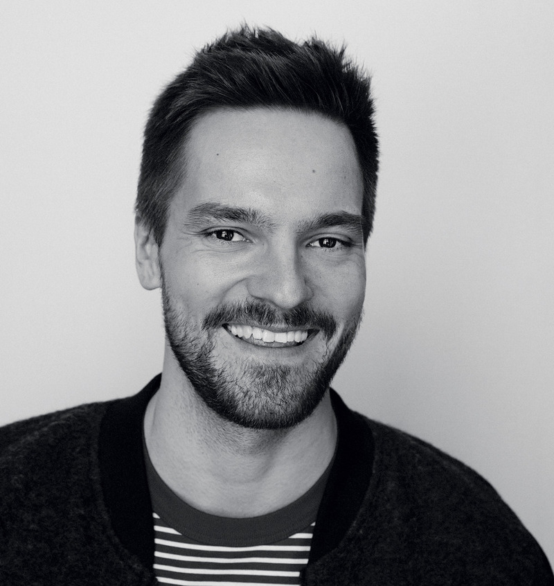 «Мне попалась жвачка «Love is…», и там было написано: любовь – это когда ты знаешь, что она хорошая мама. Я это в Лене разглядел»