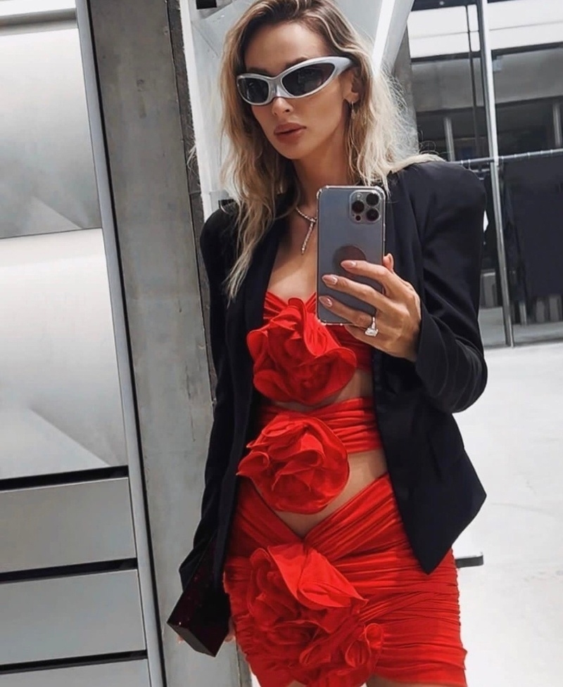 Певица спровоцировала слухи о своей беременности