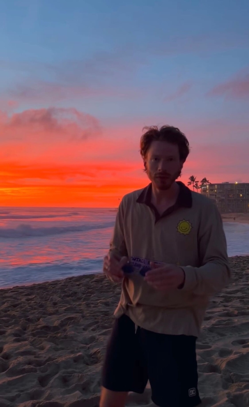 Артист проводит время на Гавайях