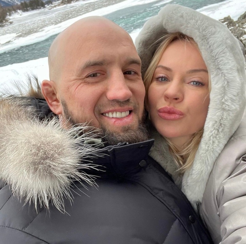 Певица впервые за долгое время показала своего мужа