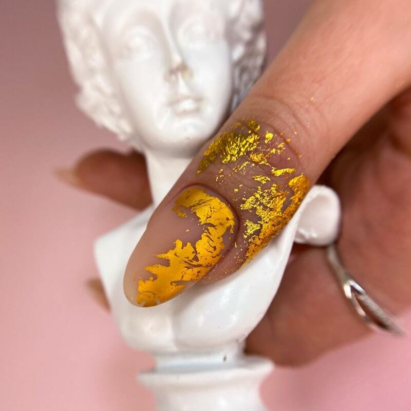 Золотой маникюр