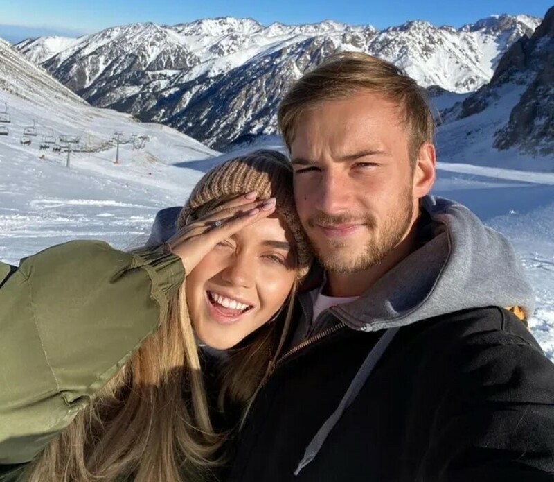 Елена Радионова с женихом