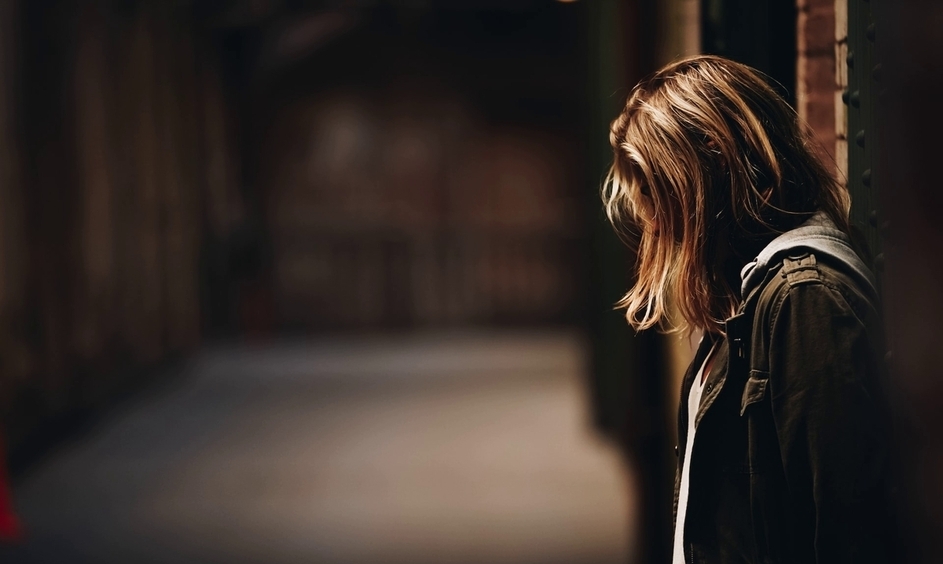 Главная задача газлайтинга – заставить человека усомниться в своей адекватности