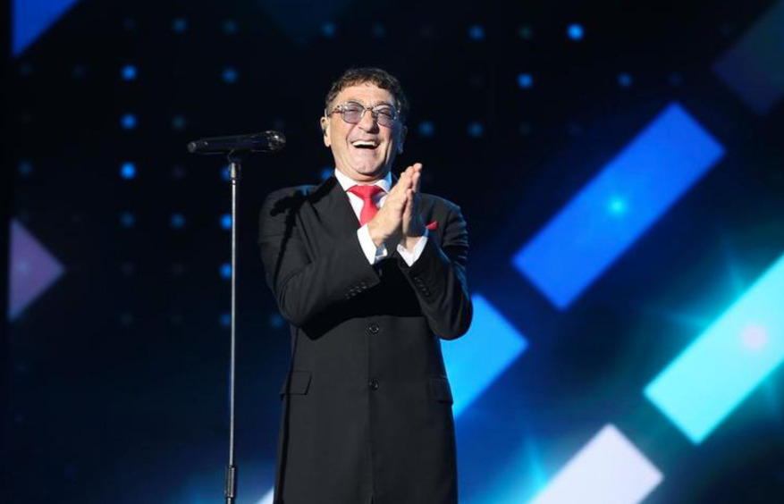 Григорий Лепс прервал концерт, швырнув микрофон и уйдя со сцены. Что случилось?