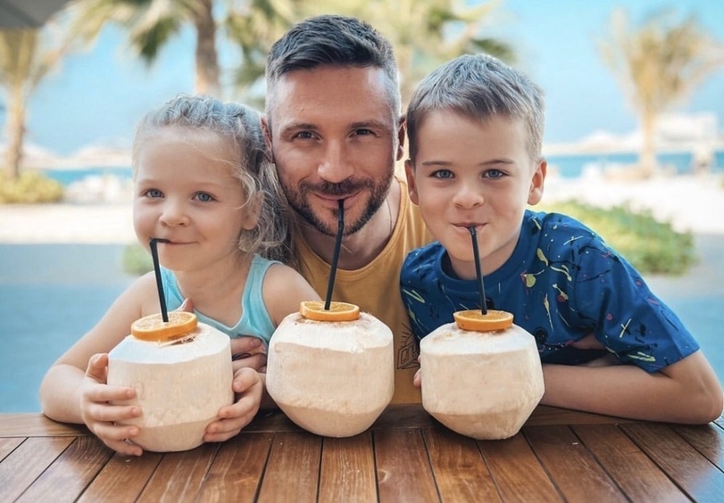 Сергей Лазарев с детьми