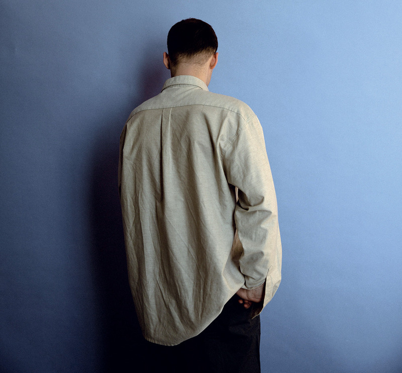 актер счастлив в браке с коллегой, надеждой лумповой. у них подрастает сын петр, который, как и родители, проявляет гуманитарные способности