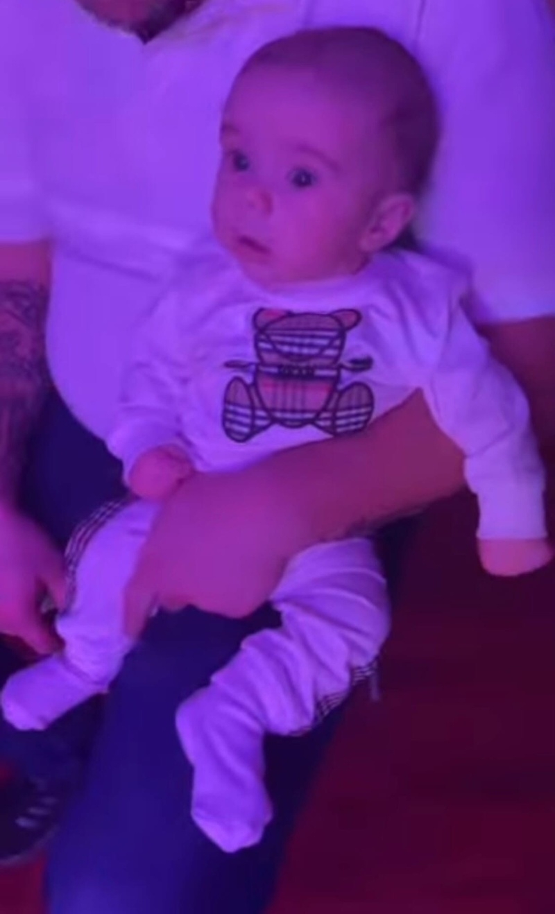 Продюсер показал внука