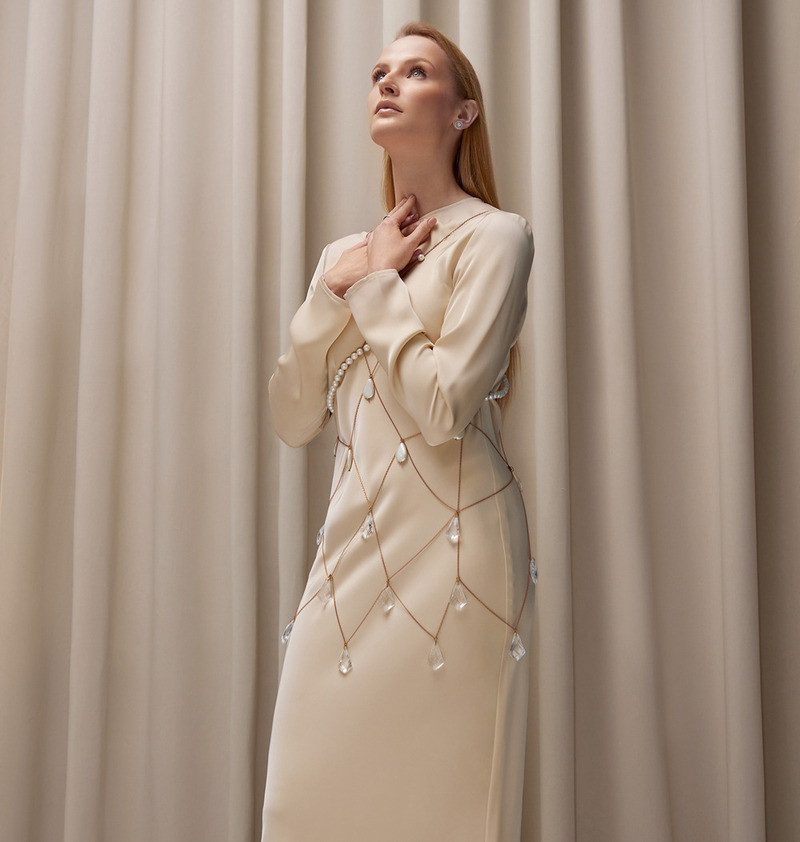 Платье, Alena Akhmadulina; серьги и кольцо из коллекции Classic, кольцо из коллекции Miss Russia, все – Mercury