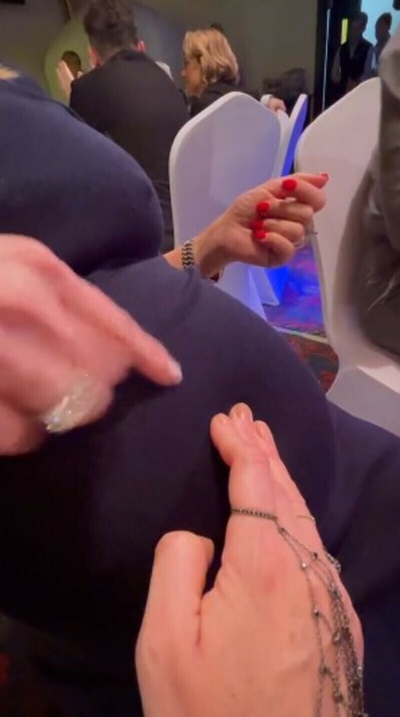 Яна Рудковская заявила, что у ведущей нет накладного живота