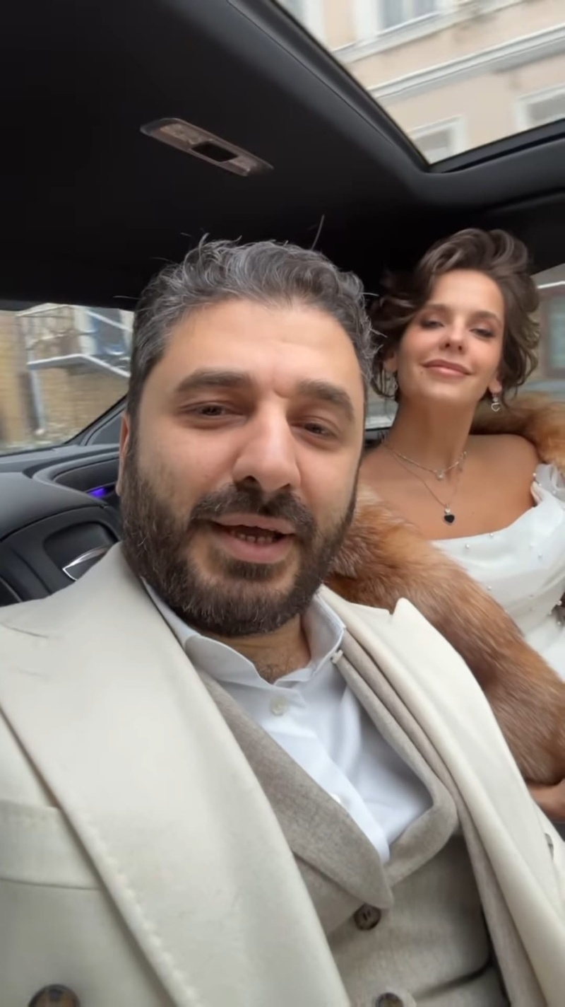 Звезды поженились в одном из московских загсов