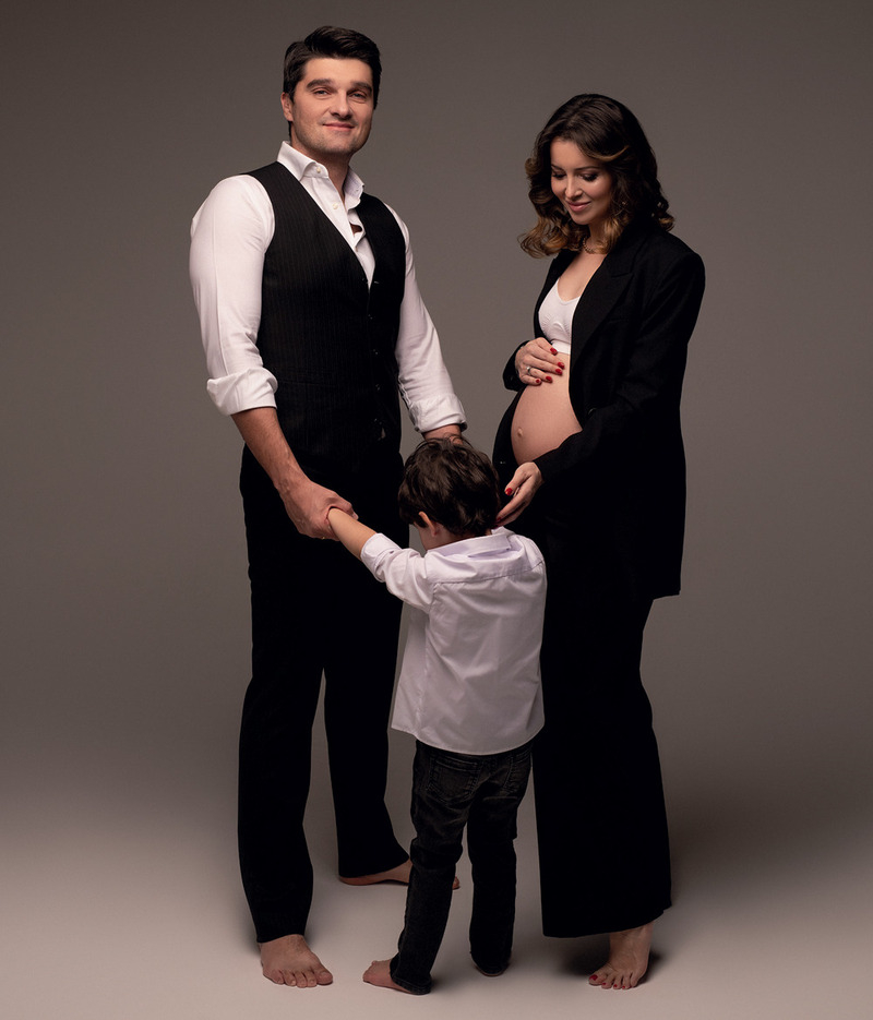 «Сандрик знает, что у мамы в животике живет ляля, но что это его будущий братик, пока не осознает. Ему надо увидеть этого малыша»