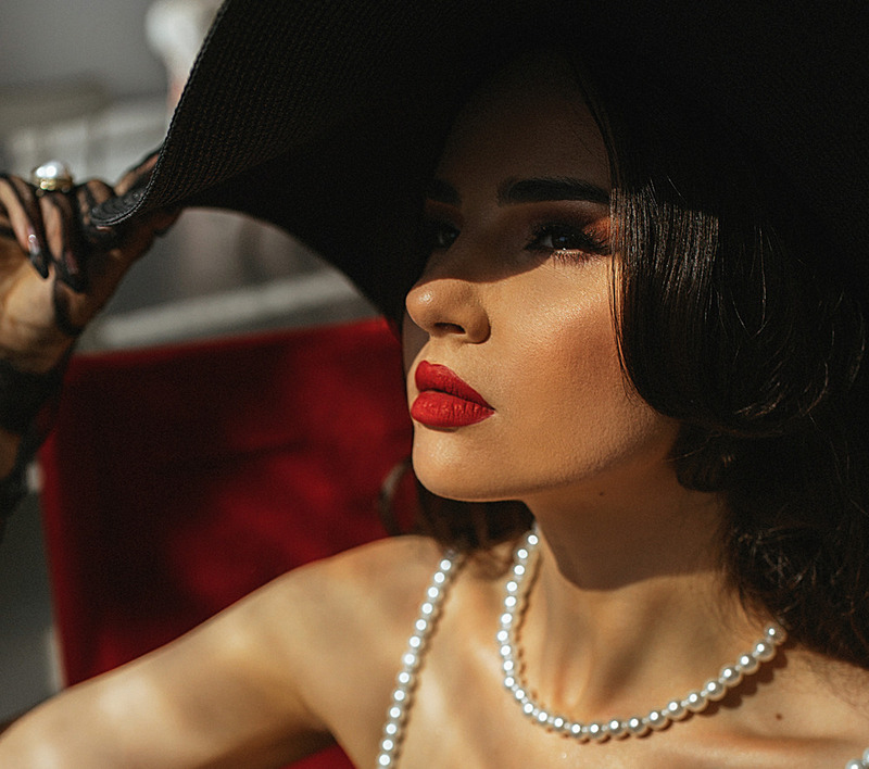 Темные губы могут стать главным акцентом вашего праздничного мэйка