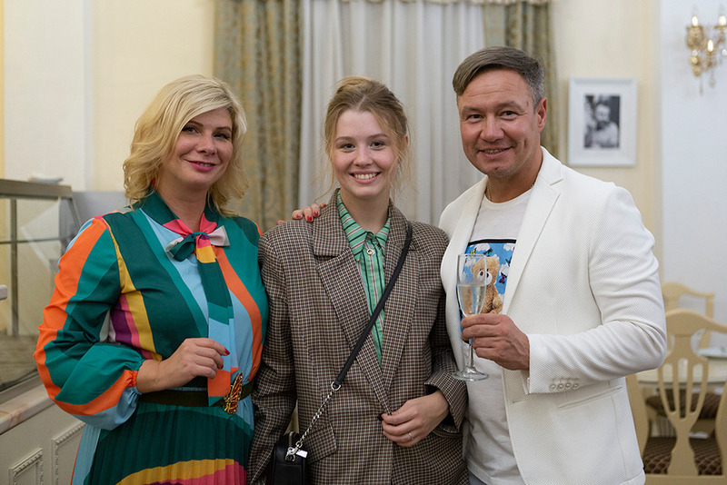 Дочь актрисы Анна тоже занялась дубляжем