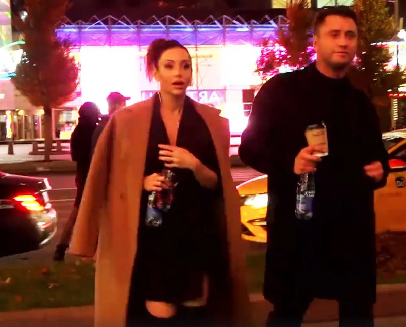 Кадр из видео - Павел с женой идут к машине