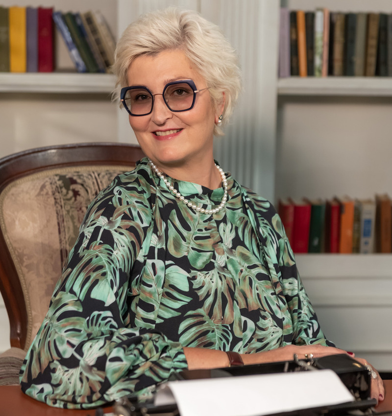 «Женщина не должна жить скучно, говорила бабушка. Ссориться с близкими, обижаться на них, сидеть, надувшись, — очень скучно»