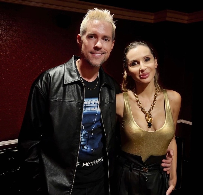 Артистка с латвийским певцом Маркусом Ривой