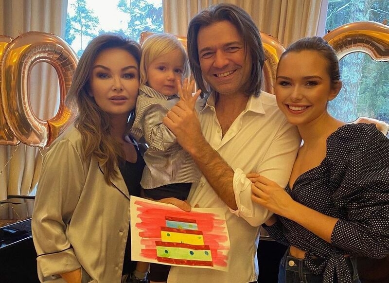 Дмитрий Маликов с женой и детьми