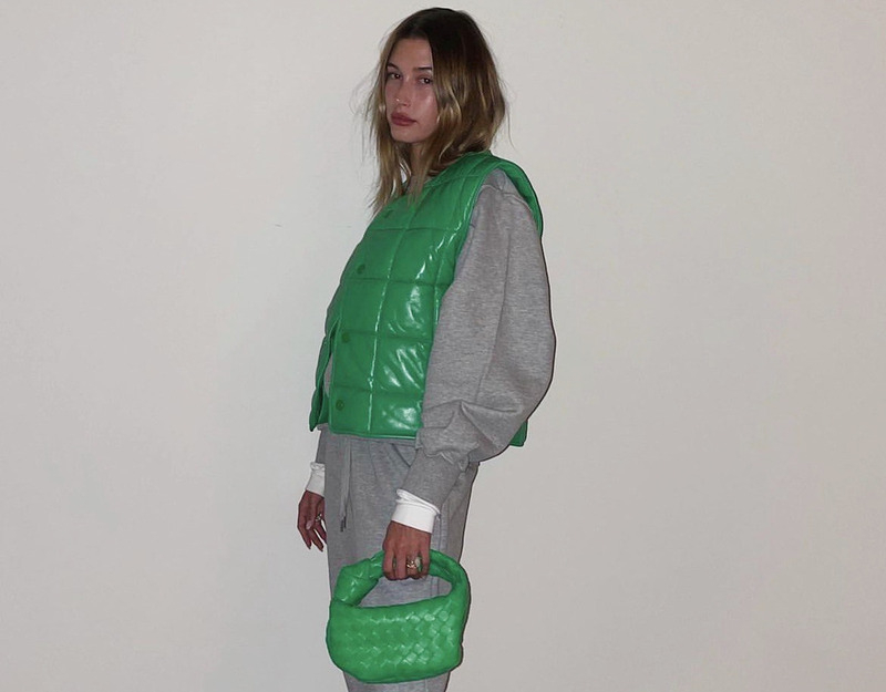 Хайли Бибер давно признается в любви к жилетам